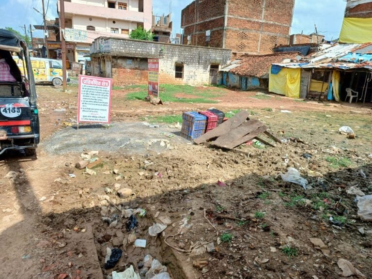 Rewa News : बैकुंठपुर नगर मे स्थित सार्वजनिक धर्मशाला व होलिका दहन स्थल पर नगर के एक भाजपा नेता ने किया कब्जा