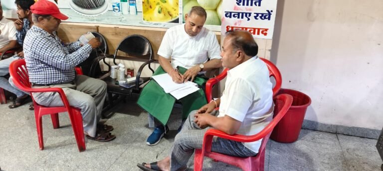 Dewas: जिले में खाद्य एवं औषधि प्रशासन ने आगामी त्‍यौहारों को देखते हुए देवास, सतवास और भौंरासा में खाद्य पदार्थो के लिये नमूने
