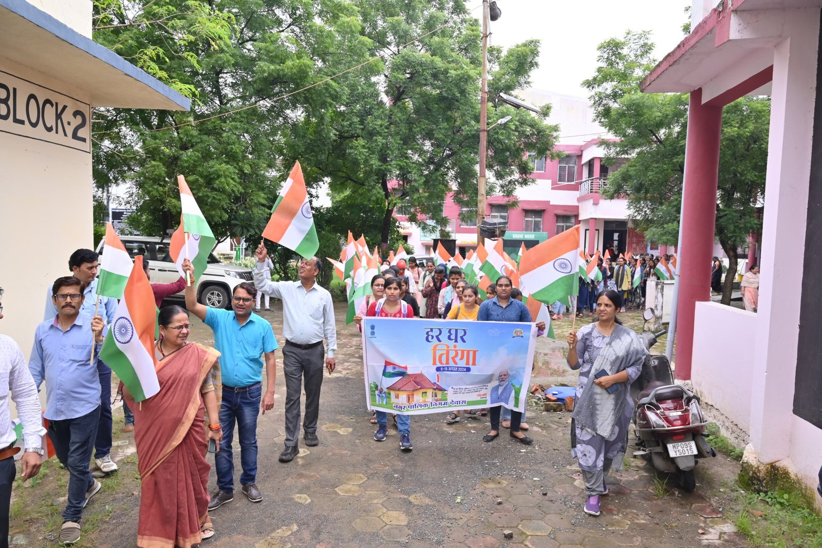 Dewas: जीडीसी कन्या महाविद्यालय मे निगम के सहयोग से निकली तिरंगा यात्रा, हस्ताक्षर कर ली शपथ…