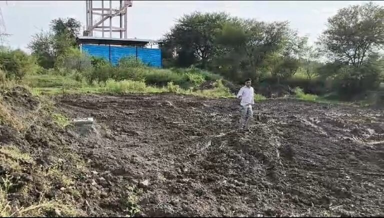 Dewas News: ग्राम पंचायत में बड़ा घोटाला मृतक को दिखाया जीवित, तालाब निर्माण के नाम पर दोबारा निकाला गया पैसा