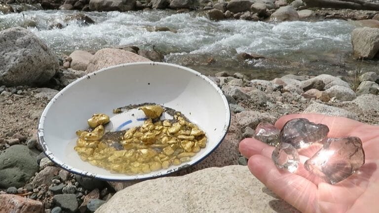 पन्ना की रून्झ नदी में छिपा है हीरों का खजाना,छोटा सा पत्थर बना देगा लखपती करोड़पति