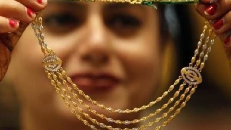 Gold Silver Price: सोना चमका, चांदी पड़ी फीकी अगर है आपका खरीदने का प्लान तो जान ले आपके शहर के ताजा रेट
