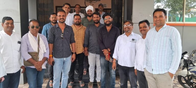 Harda News: बैंकों द्वारा किसानों के खातों को होल्ड लगा कर अवैध तरीके से पैसे काटने पर किसान कांग्रेस ने पत्र के माध्यम से कलेक्टर से की शिकायत