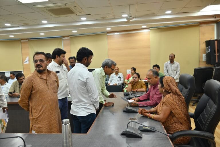 Dewas News: महापौर जनसुनवाई मे 3 आवेदनों का ने किया निराकरण