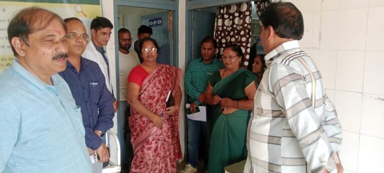 Dewas News: सीएमएचओ डॉ. बेक ने बागली ब्लॉक के विभिन्न स्वास्थ्य केंद्रों का किया निरीक्षण
