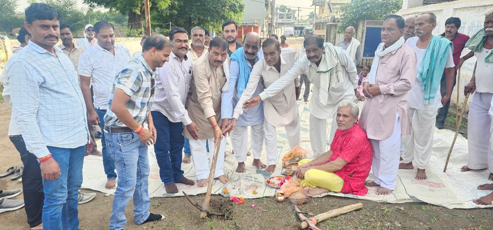 Harda News: रोलगांव में विधायक निधि की 7 लाख 80 हजार रुपए की राशि से बनेगा सी.सी. रोड, विधायक डॉ. दोगने ने किया भूमि पूजन