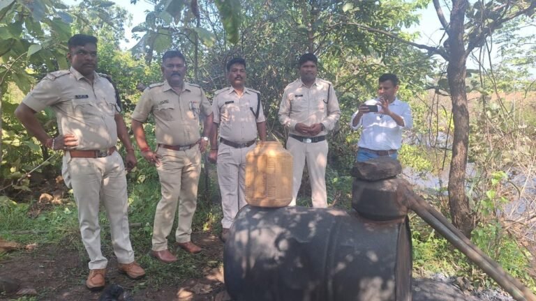 9600 कि.ग्रा. महुआ लाहन और 85 लीटर अवैध शराब जप्त मध्यप्रदेश और महाराष्ट्र आबकारी विभाग अमले की सयुक्त कार्यवाही