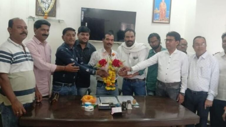 पांढुर्ना नगर पालिका कक्ष में नेता प्रतिपक्ष सुरजुसे ने ग्रहण किया पदभार