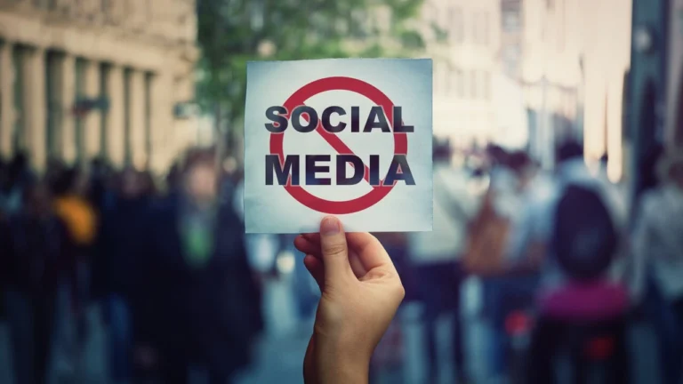 Australia’s Under-16 Kids Banned from Facebook, Insta! PM Albanese Says No Social Media for You