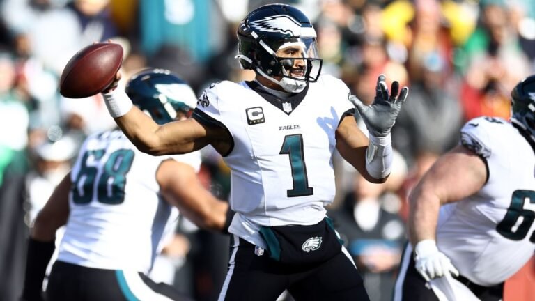 Jalen Hurts suffers head injury, ends Eagles’ 10-game winning streak Jalen Hurts suffers head injury, ends Eagles’ 10-game winning streak