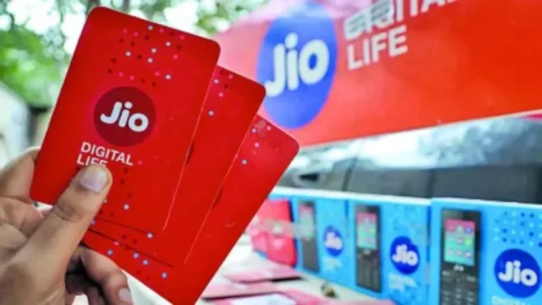 Jio ने रिचार्ज प्लान में मारा तगड़ा झटका, फायदे बढ़े या कटौती हुई, जानिए पूरा मामला