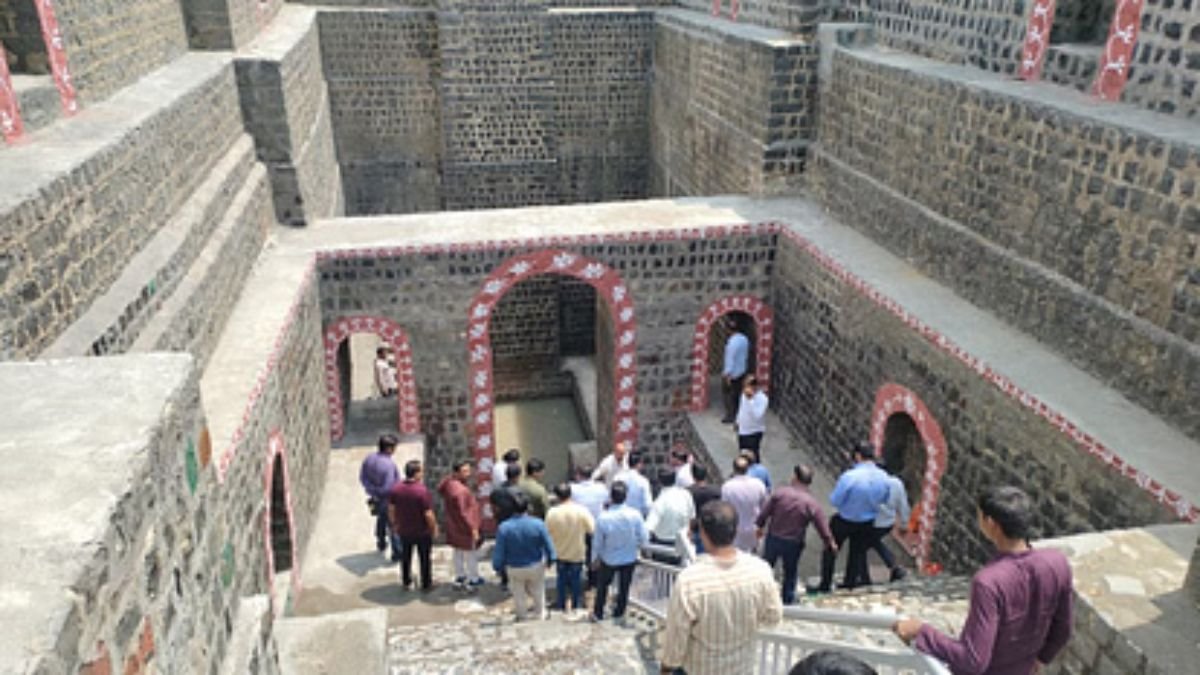300 साल पुरानी बावड़ी फिर से बनी शान CM यादव करेंगे लोकार्पण 300 साल पुरानी बावड़ी फिर से बनी शान CM यादव करेंगे लोकार्पण