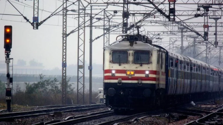 Indian Railway : जबलपुर के मदन महल से रायपुर तक नई इंटरसिटी एक्सप्रेस शुरू, यात्रियों को मिलेगी बड़ी राहत