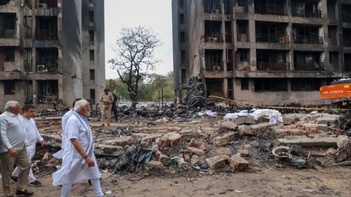 Ahmedabad Plane Crash : ब्लैक बॉक्स नहीं मिलने से तकनिकी जाँच अधूरी, पीएम मोदी पहुंचे घटनास्थल Ahmedabad Plane Crash : ब्लैक बॉक्स नहीं मिलने से तकनिकी जाँच अधूरी, पीएम मोदी पहुंचे घटनास्थल