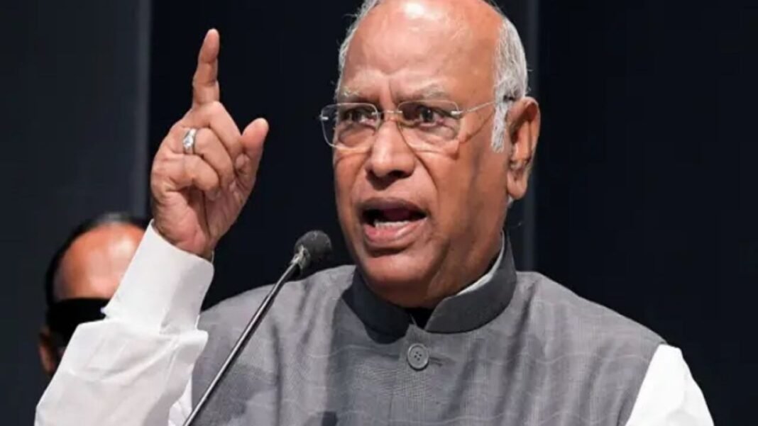 कांग्रेस नेताओं पर ED की छापेमारी पार्टी को कमजोर करने और आंतरिक मतभेद पैदा करने की साजिश – खरगे