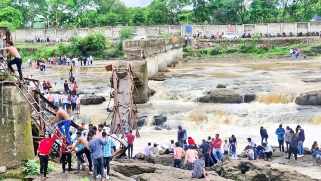 pune bridge collapse : कैसे गिरा इंद्रायणी नदी का पुल सामने आया सच, किसकी लापरवाही बनी मौत का कारण
