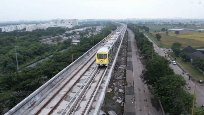 Indore Metro : 11 स्टेशनों पर चल चुका है ट्रॉली परीक्षण, कोच ट्रायल की तैयारियां तेज, इस दिन शुरू होगी मेट्रो यात्रा Indore Metro : 11 स्टेशनों पर चल चुका है ट्रॉली परीक्षण, कोच ट्रायल की तैयारियां तेज, इस दिन शुरू होगी मेट्रो यात्रा